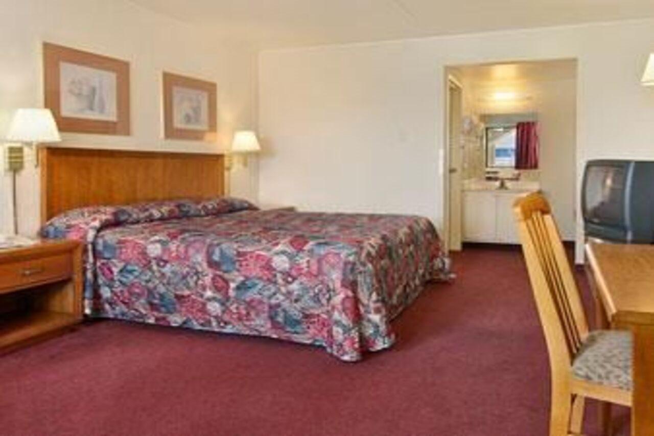 Rodeway Inn Sandusky Exterior photo