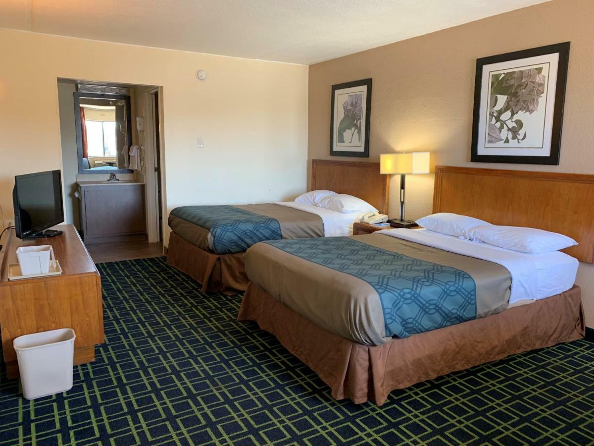 Rodeway Inn Sandusky Exterior photo